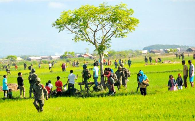 Pasukan Linud Berhasil Diterjunkan ke Dropping Zone Musuh di Woha Bima - 10.jpg