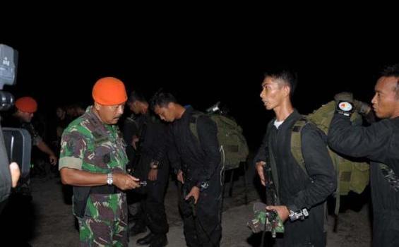 Dalam Gelap Pasukan Khusus TNI Terjun Memasuki Daerah Sangatta - 21.jpg