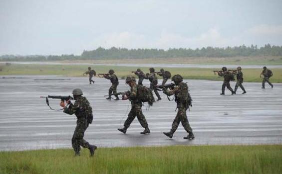 Gaya Personel TNI Saat Lakukan Operasi Senyap di Daerah Juwita Pasir - 96.jpg