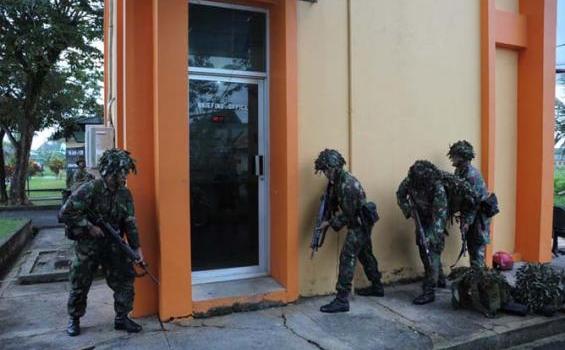 Gaya Personel TNI Saat Lakukan Operasi Senyap di Daerah Juwita Pasir - 97.jpg