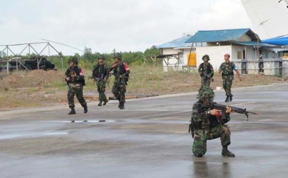 Gaya Personel TNI Saat Lakukan Operasi Senyap di Daerah Juwita Pasir - 98.jpg