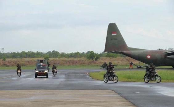 Gaya Personel TNI Saat Lakukan Operasi Senyap di Daerah Juwita Pasir - 99.jpg