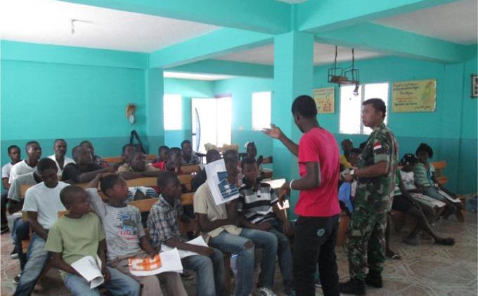 Personel TNI Ajari Anak-anak Haiti Berbahasa Inggris - Picture6.jpg