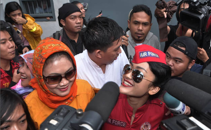FOTO: Gaya Busana Militer Jupe Saat Bebas Penjara - 31.jpg