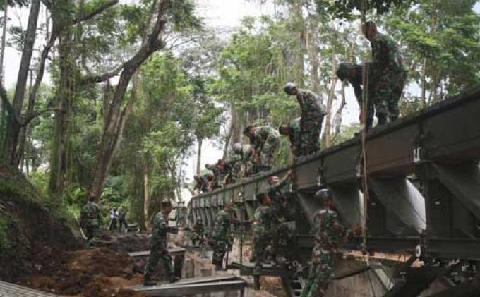 Yonzipur-9 Kostrad Bangun Medium Girder Bridge di Ujung Berung - yonzipur9-jembatanMGB-3.jpg