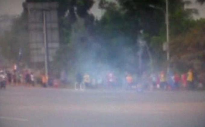 Jalur Masuk Bandara SMB II Terganggu Balap Liar dan Perang Petasan - petasan.jpg