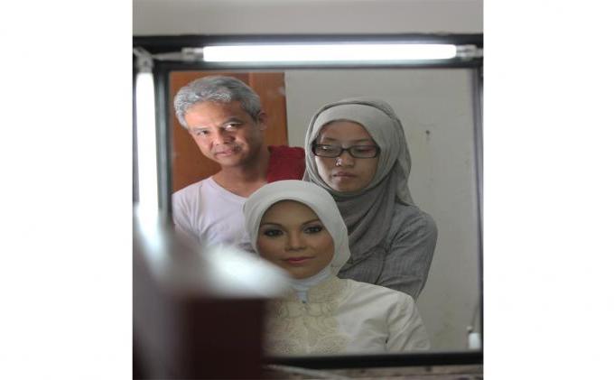 Parade Foto Ganjar Pranowo: Masih Sempat Intip Istri Berdandan - Untitled-2.jpg