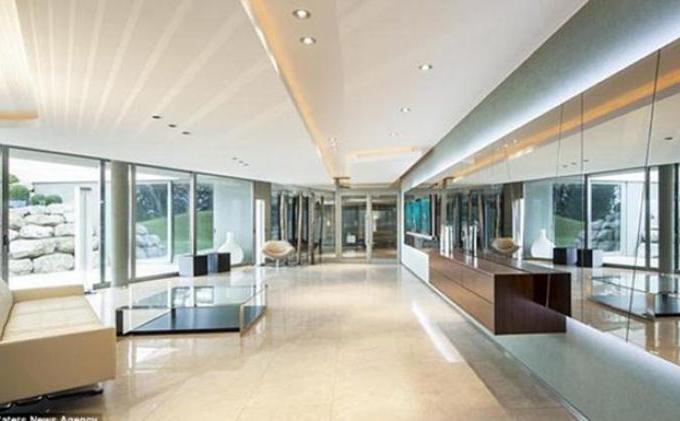 Mau Jadi Tetangga Michael Schumacher dan Phill Collins? Beli Rumah Ini! - 1126191damai11780x390.jpg