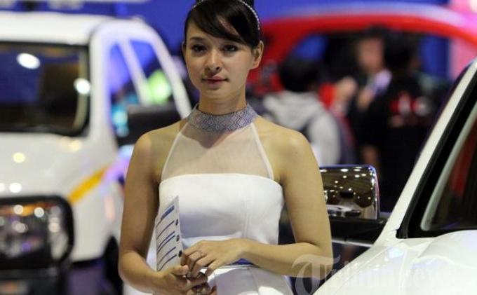 FOTO: Cantiknya Cewek-cewek SPG di Pameran Otomotif IIMS, Mau Kenalan?  - Untitled-13.jpg