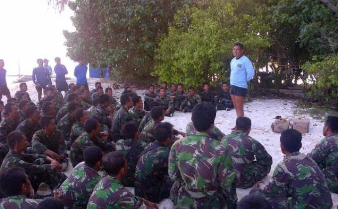 Mengintip Prajurit Kostrad Saat Latihan di Kepulauan Seribu - serbuan_pantai_19-9-13_(2).jpg