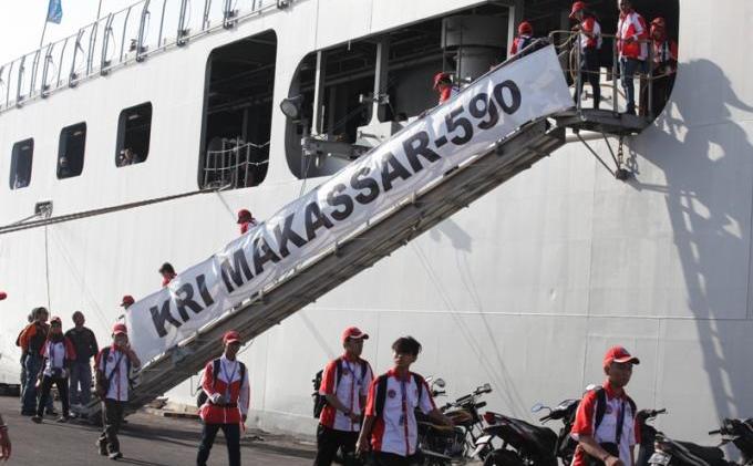 KRI Makassar-590 Akhirnya Sandar di Jakarta Usai Sail Komodo 2013 - _MG_0066.JPG