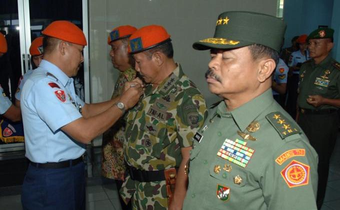 Komandan Korpaskhas Angkat Delapan Pati TNI Jadi Warga Kehormatan - 43.jpg