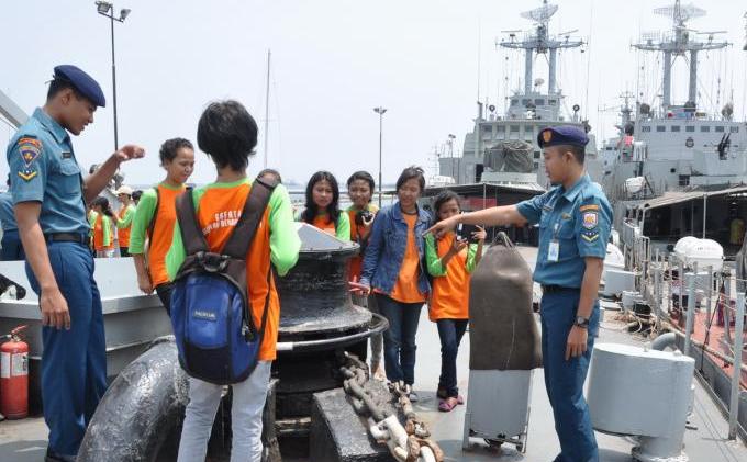 Foto Pelajar SBR 'Serbu'  KRI Teluk Peleng-535 di Jakarta - DSC_0044.jpg