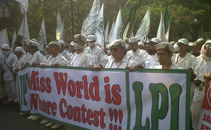Parade Foto: FUI Sebut Miss World Kontes Perempuan Murahan - IMG04248-20130903-1459.jpg