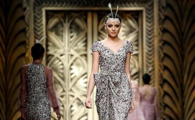 Ini Dia Deretan Desain Fashion Mewah Bergaya Futuristik Karya Sebastian Gunawan  - 244780p.JPG