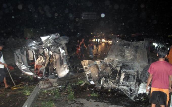 Foto-foto Korban Kecelakaan Maut Anak Ahmad Dhani - 20130908_kecelakaan-maut-di-tol-jagorawi-5-tewas_6050.jpg