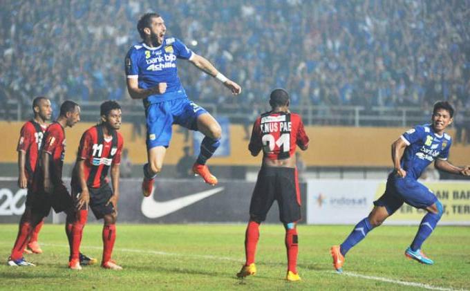 Parade Foto: Haru dan Bahagia Skuat dan Bobotoh Kala Persib Juara - 20141107_Final_ISL.jpg
