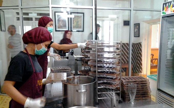 300 Kg Cokelat Monggo Diproduksi Setiap Hari - proses_cokelat.jpg