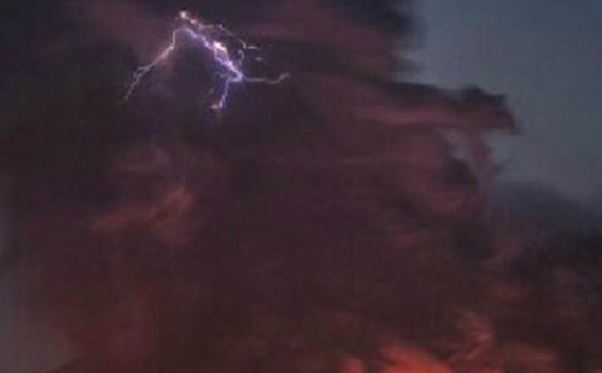Ini Dia Penampakan Letusan Dahsyat Gunung Kelud - Kelud_02.jpg