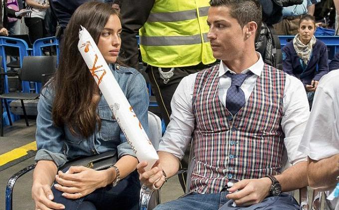 Cristiano Ronaldo-Irina Shayk Mesra saat Nonton Basket - parade10.jpg