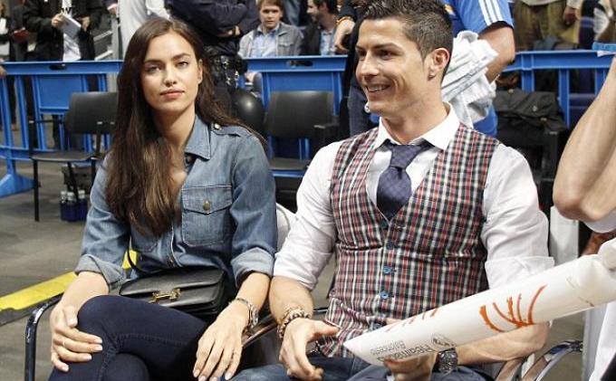 Cristiano Ronaldo-Irina Shayk Mesra saat Nonton Basket - parade9.jpg