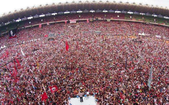 Foto-foto Lautan Manusia pada Konser Salam 2 Jari untuk Jokowi-JK - 20140705KPRAM02.JPG