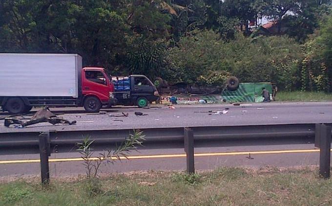 Ini Dia Foto Dahsyatnya Tabrakan Beruntun di KM 26 Tol Jagorawi - km_26.jpglarge_.jpg