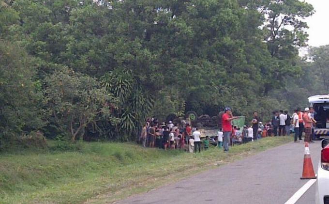 Ini Dia Foto Dahsyatnya Tabrakan Beruntun di KM 26 Tol Jagorawi - laka_jagorawi.jpglarge_.jpg