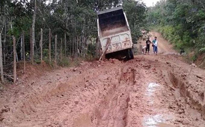 Warga Desa Ella Hulu Desak Pemkab Melawi Perbaiki Jalan Rusak - Perbaikan_jalan.jpg