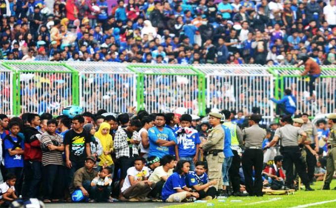 Berita Foto Antusiasme Bobotoh Saksikan Persib Meski Cuma Latih Tanding Kontra PSGC - 20150124dna_Persib-PSGC_06.JPG