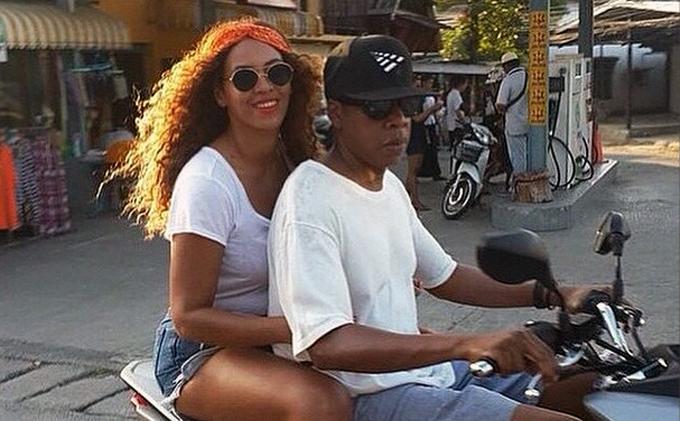 Mengintip Gaya Busana Beyonce Saat Pelesiran di Asia Tenggara - rihanna.jpg