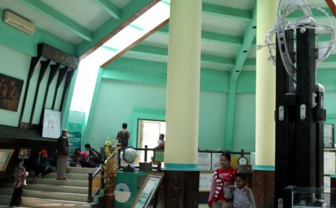 Wisata Tugu Khatulistiwa atau Equator Monument Pontianak - wisata-tugu-khatulistiwa-pontianak_20150224_153258.jpg
