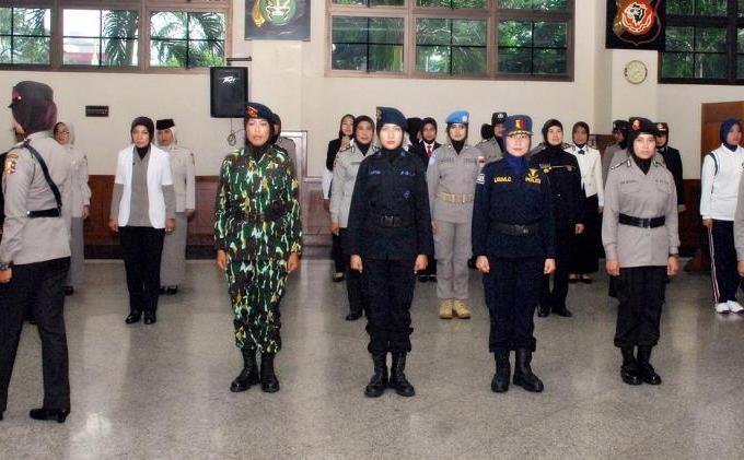FOTO: Contoh Jilbab Polwan yang Diperbolehkan - Polwan_Jilbab-01.jpg