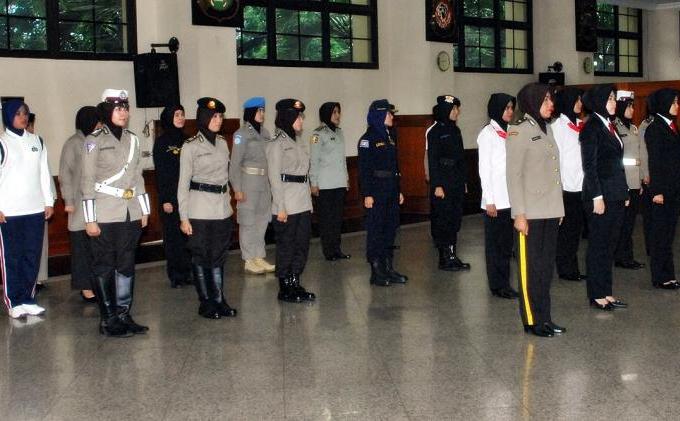 FOTO: Contoh Jilbab Polwan yang Diperbolehkan - Polwan_Jilbab-03.jpg