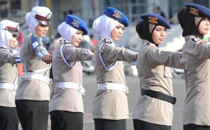 FOTO: Contoh Jilbab Polwan yang Diperbolehkan - Polwan_Jilbab-04.jpg