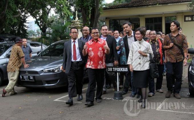 Denny Indrayana Diperiksa Bareskrim - denny-indrayana-diperiksa-bareskrim_20150327_145948.jpg