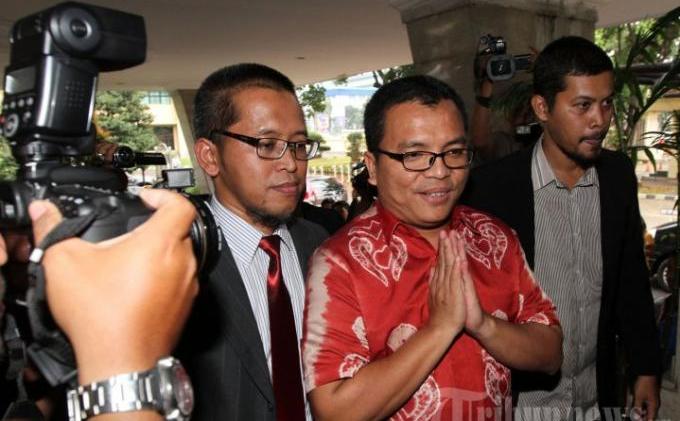 Denny Indrayana Diperiksa Bareskrim - denny-indrayana-diperiksa-bareskrim_20150327_150117.jpg