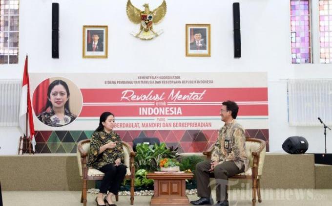 Menko PMK Puan Maharani Serahkan SPT Pajak Tahunan - puan-maharani-serahkan-spt_20150326_234823.jpg