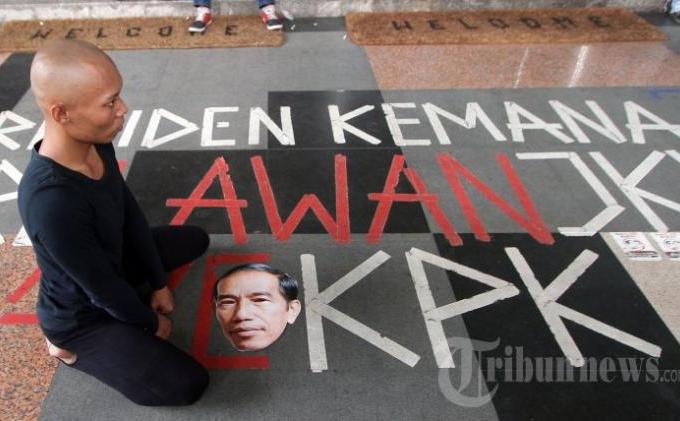 Foto Plt Ketua KPK Taufiequrachman Ruki Ditempel di Kuda Troya - kuda-trojan-untuk-kpk_20150304_161058.jpg