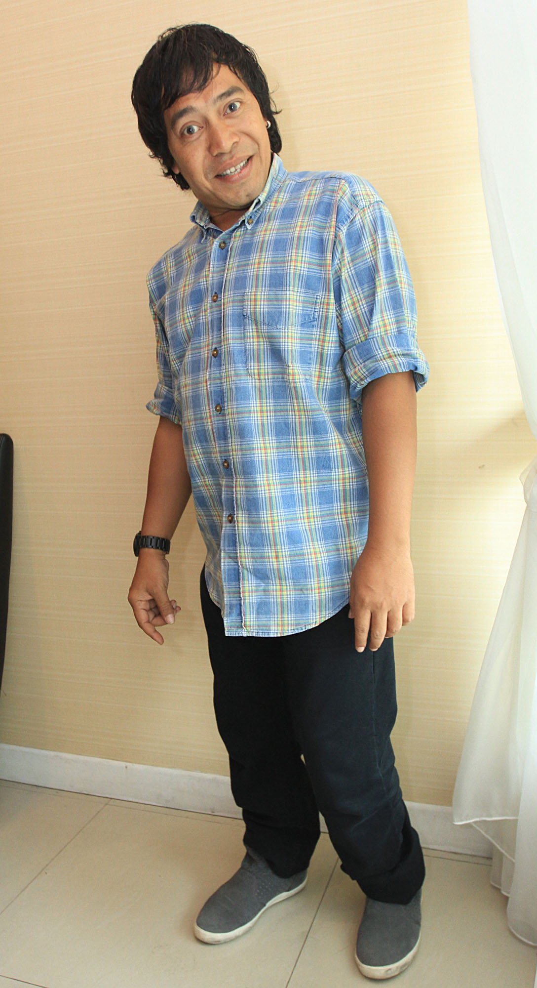 Pelawak Alfiansyah atau lebih dikenal dengan nama Komeng saat menghadiri konfrensi pers mengenai program kemilau ramadhan RCTI di Blacksteer Auto Lounge The Bellezza Suites 678-79 Arteri Permata Hijau, Jakarta Selatan, selasa (17/07/2012).