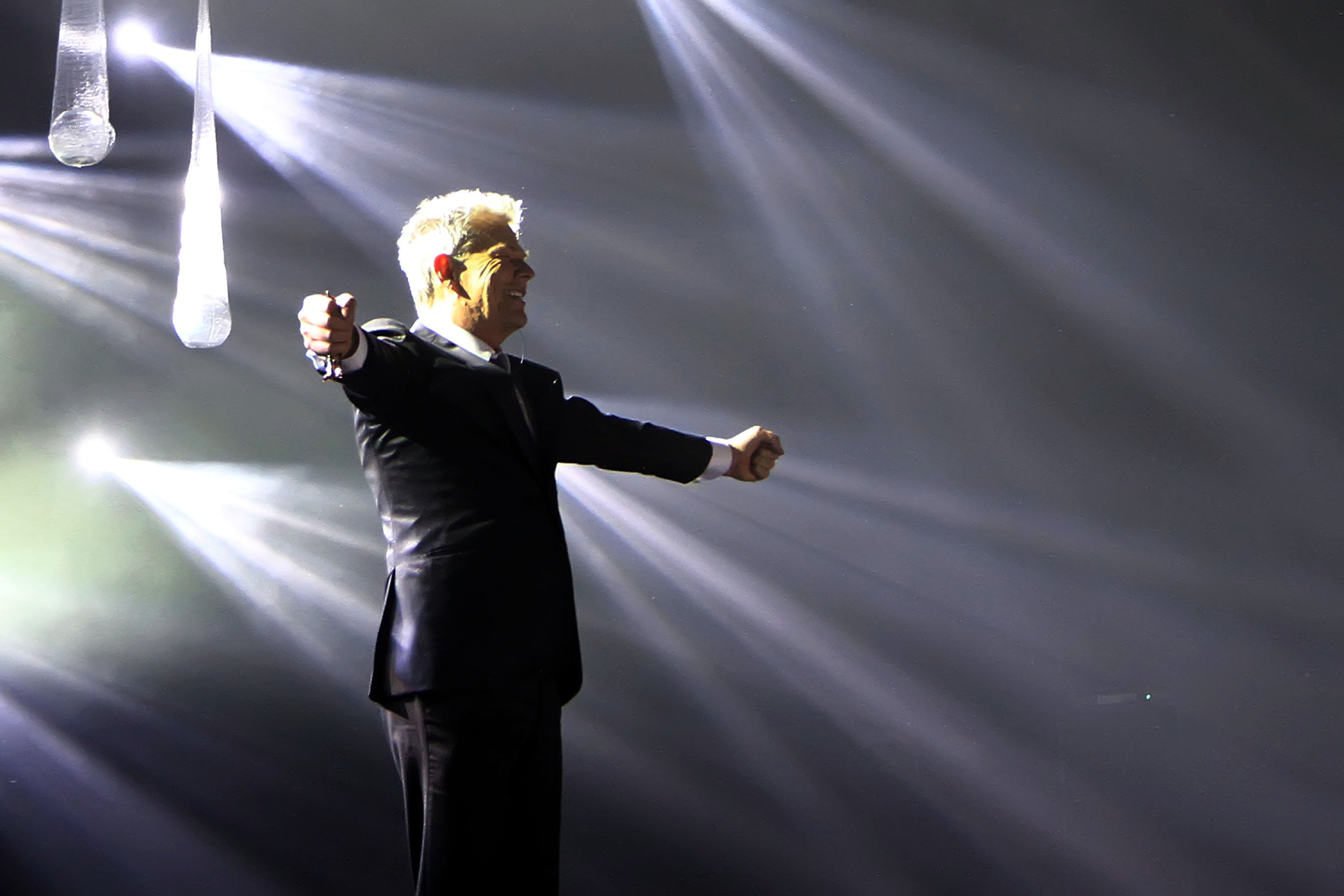 Aksi panggung David Foster saat tampil pada Java Jazz Festival (JJF) 2016 di JIEXPO, Kemayoran, Jakarta Pusat, Minggu (6/3/2016). Sama seperti malam sebelumnya, David Foster malam itu masih dengan konsep kolaborasinya dengan beberapa penyanyi dan musisi lain.
