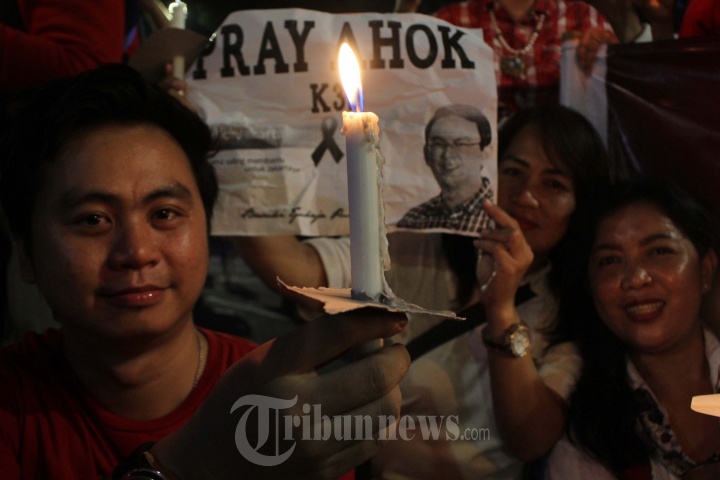 1000 Lilin Surabaya Ikrar Lintas Agama NKRI Tetap Utuh