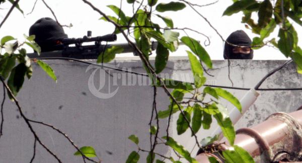 Penembak Jitu Amankan Sidang