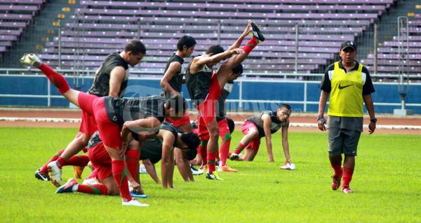 Rahmand Darmawan Beri Pemanasan
