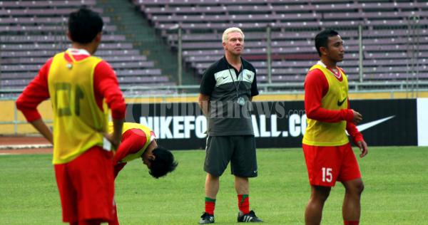 Wim Pimpin Latihan Timnas