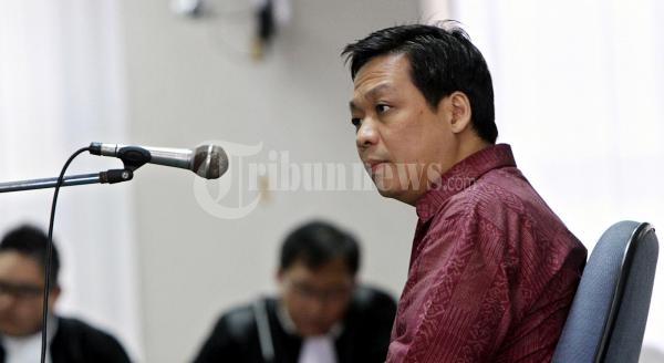 Robertus Santonius Dituntut 4 Tahun Penjara