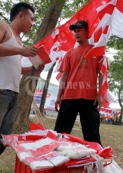 Beli Bendera Jelang HUT RI
