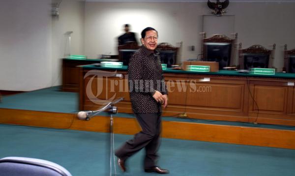 Bersiap Tinggalkan Ruang Sidang