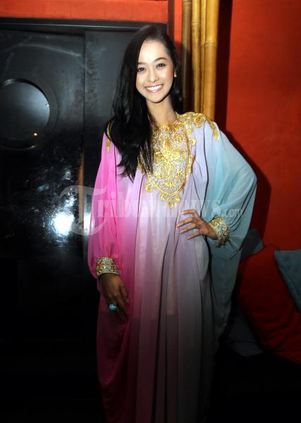 Artis Popy Bunga