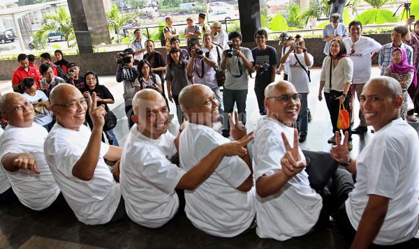 Aksi Aktivis Botak Di KPK